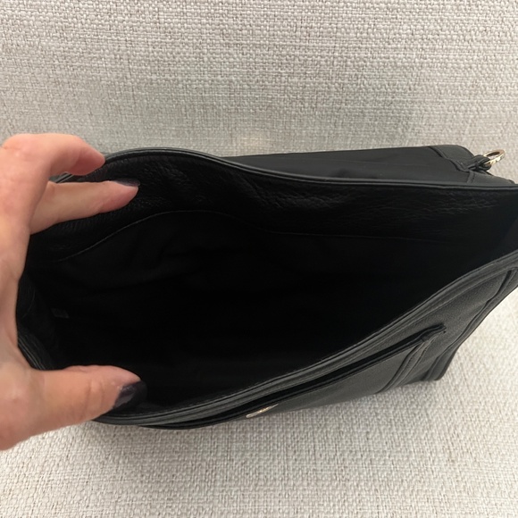 Tory Burch Amanda Flat Crossbody - Picture 6 of 9